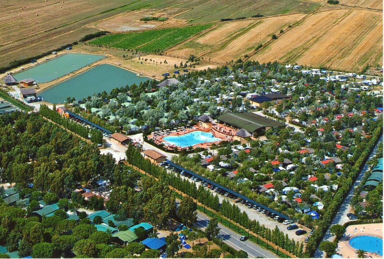 Happy Camp Mobile Homes In Camping Village Free Time มารินา ดิ บิบโบนา ภายนอก รูปภาพ